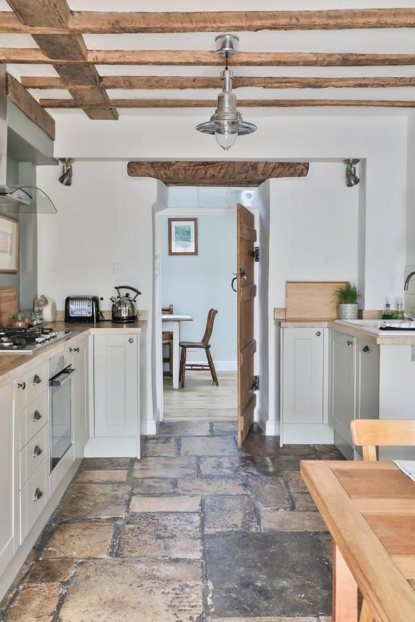 Coombers Mead Cottage เทตบรี ภายนอก รูปภาพ
