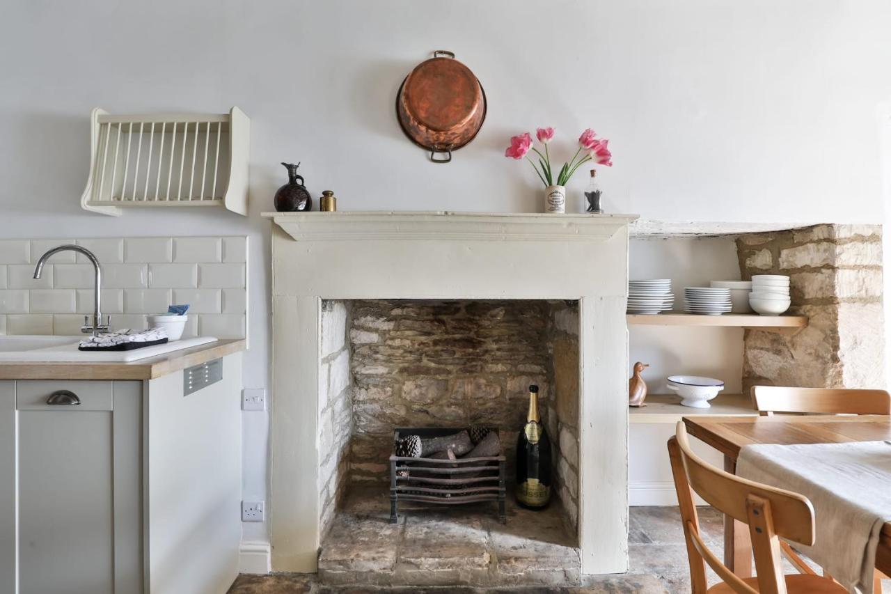 Coombers Mead Cottage เทตบรี ภายนอก รูปภาพ
