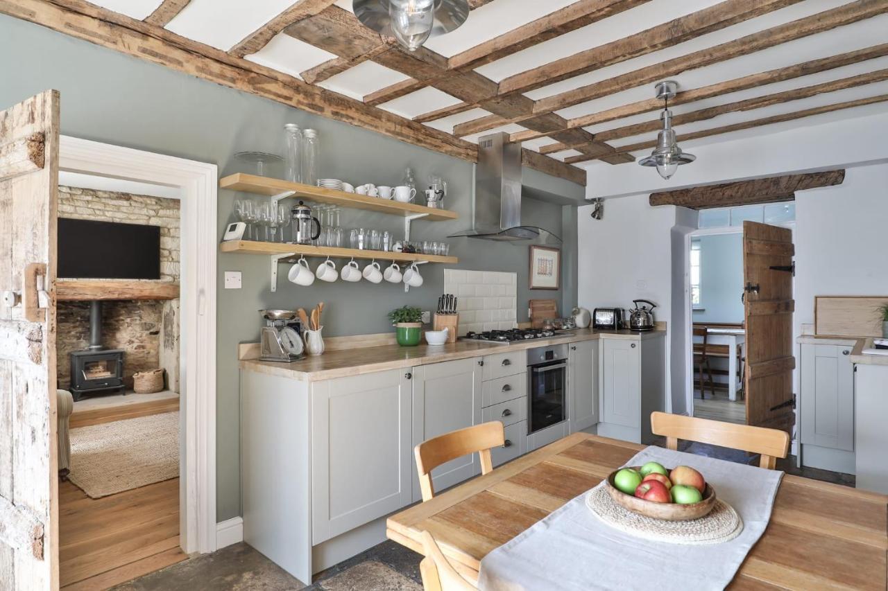 Coombers Mead Cottage เทตบรี ภายนอก รูปภาพ