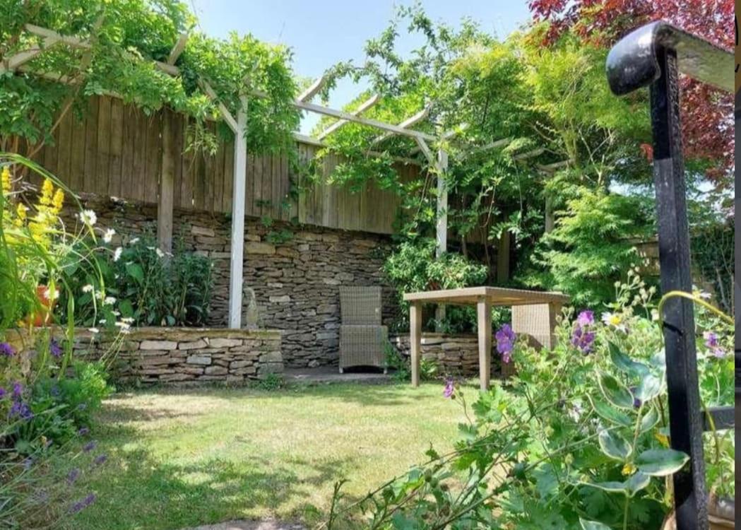 Coombers Mead Cottage เทตบรี ภายนอก รูปภาพ
