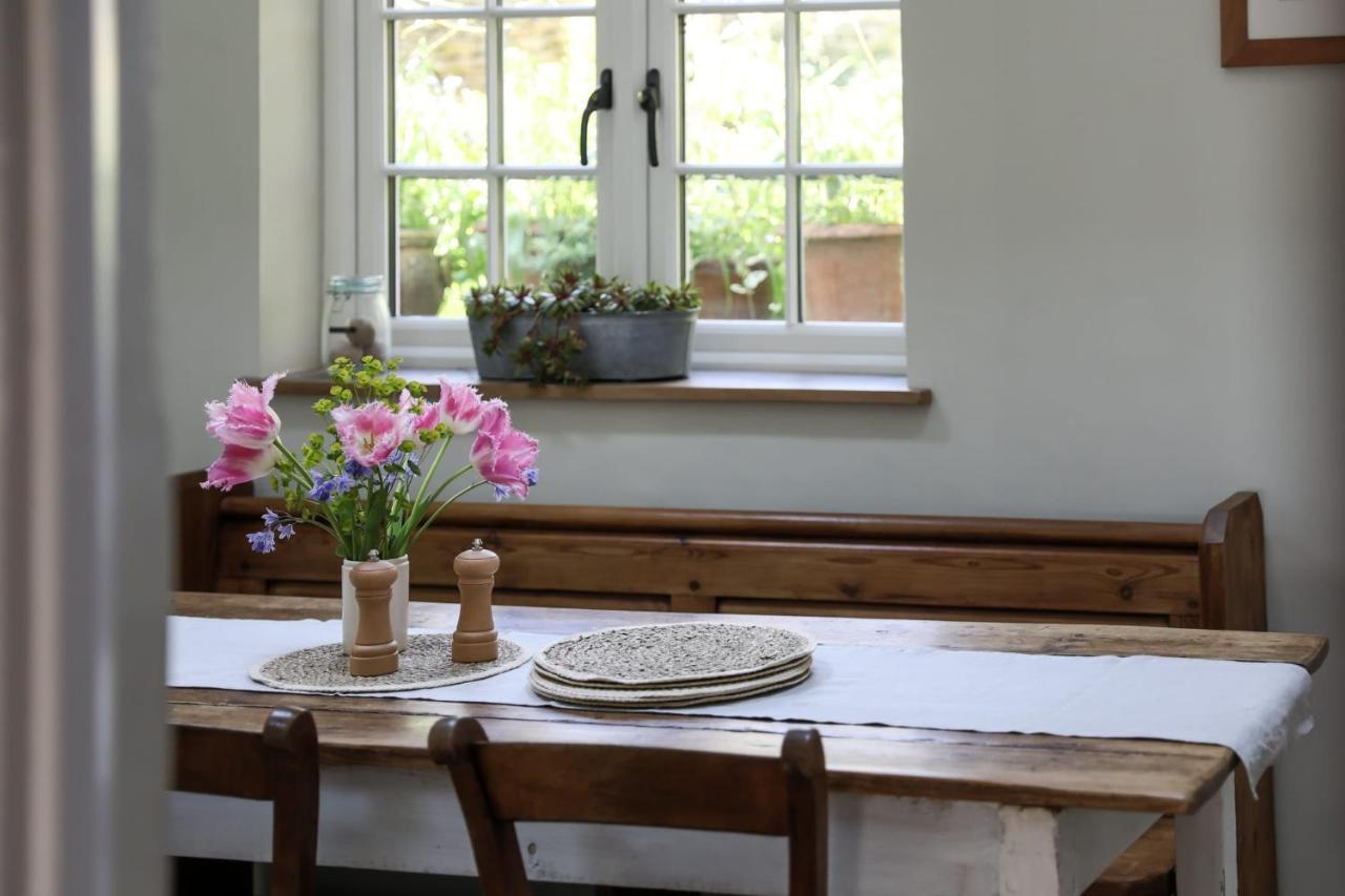 Coombers Mead Cottage เทตบรี ภายนอก รูปภาพ