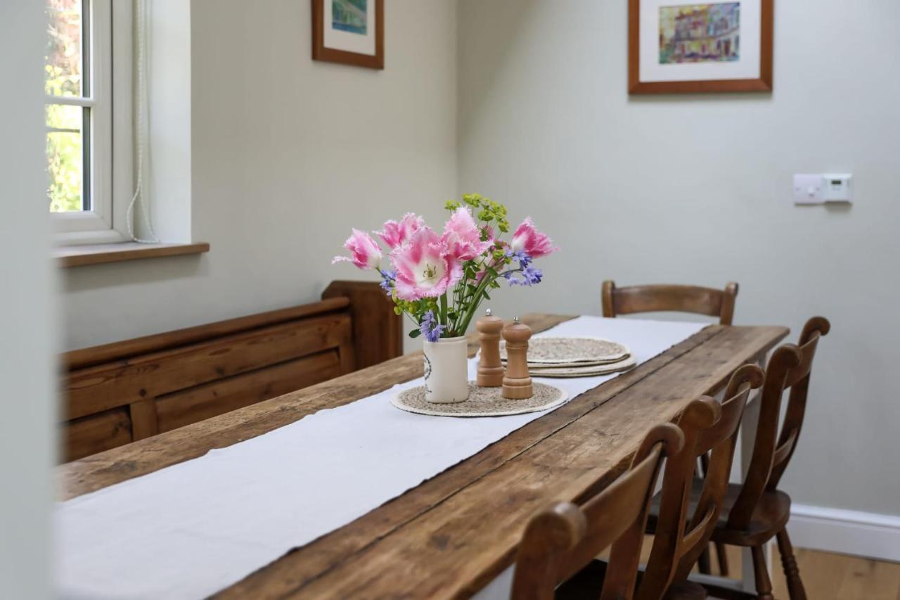 Coombers Mead Cottage เทตบรี ภายนอก รูปภาพ