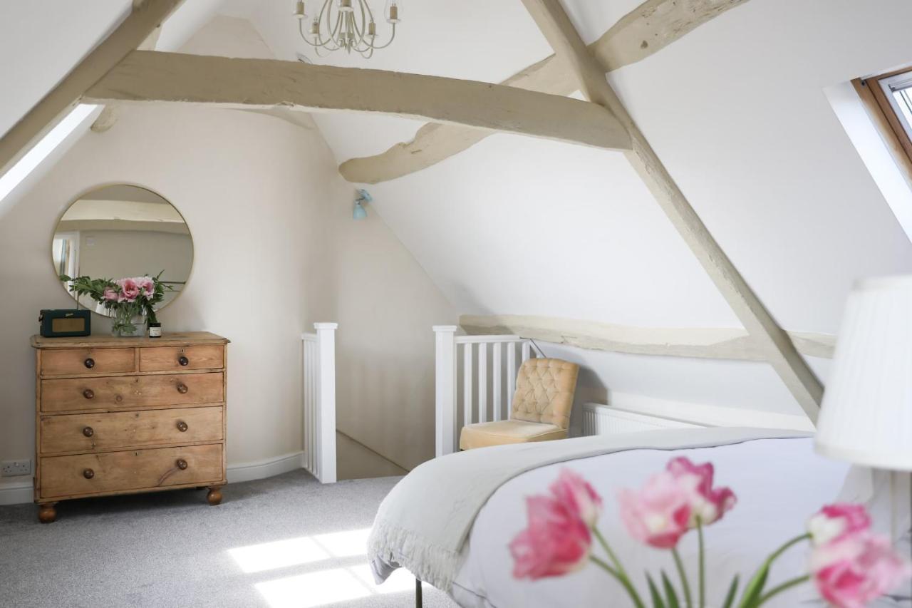 Coombers Mead Cottage เทตบรี ภายนอก รูปภาพ