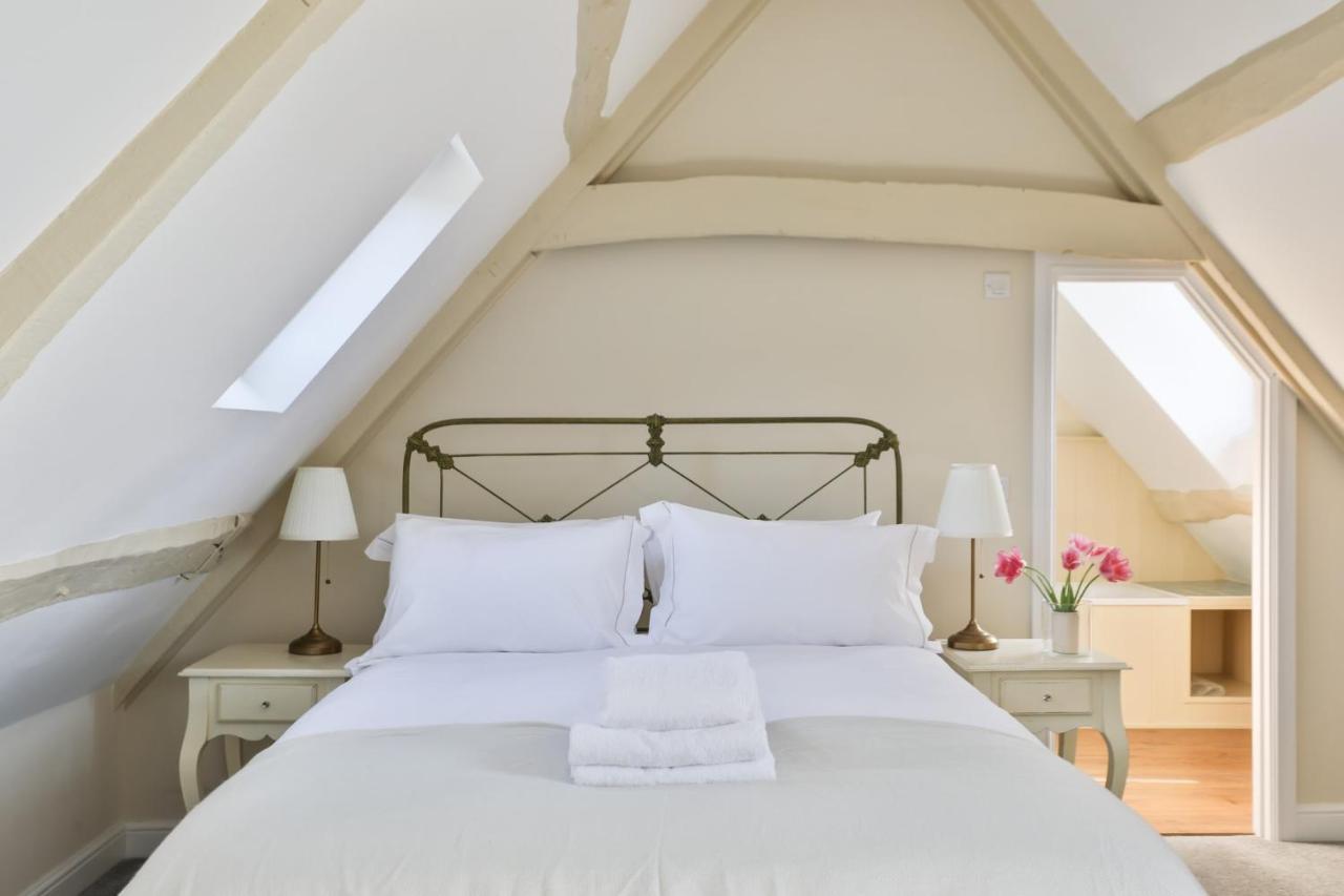 Coombers Mead Cottage เทตบรี ภายนอก รูปภาพ