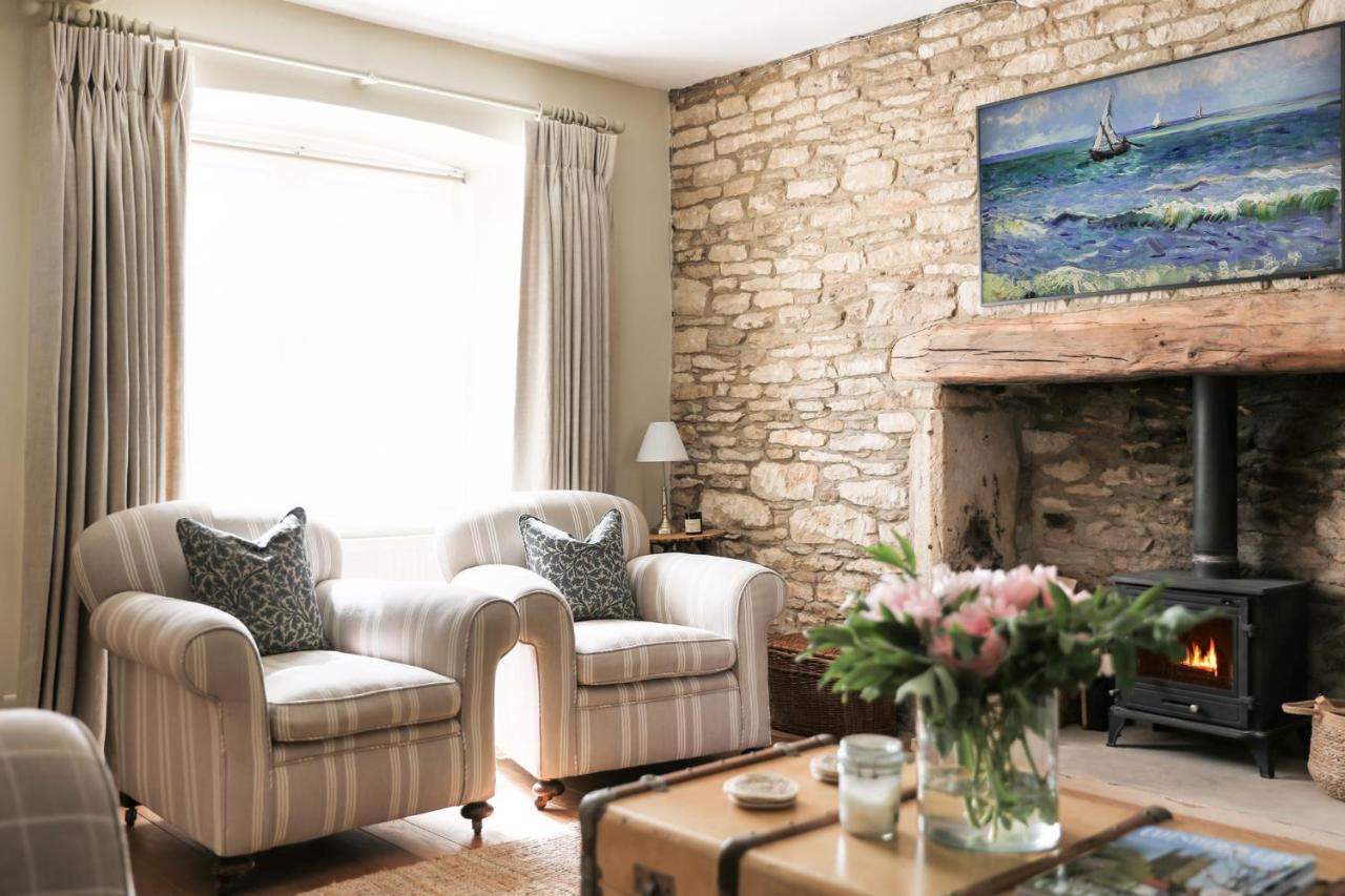 Coombers Mead Cottage เทตบรี ภายนอก รูปภาพ