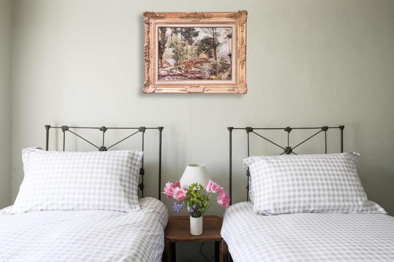 Coombers Mead Cottage เทตบรี ภายนอก รูปภาพ